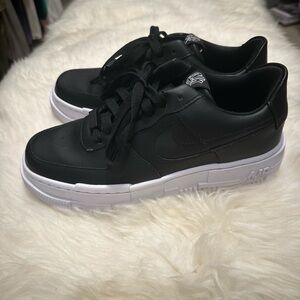 Women’s Nike Air Force 1’07 Black & White